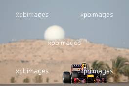 Daniel Ricciardo (AUS), Red Bull Racing  05.04.2014. Formula 1 World Championship, Rd 3, Bahrain Grand Prix, Sakhir, Bahrain, Qualifying Day.