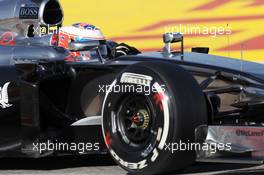 Jenson Button (GBR) McLaren MP4-29. 05.04.2014. Formula 1 World Championship, Rd 3, Bahrain Grand Prix, Sakhir, Bahrain, Qualifying Day.