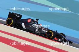 Adrian Sutil (GER) Sauber C33. 05.04.2014. Formula 1 World Championship, Rd 3, Bahrain Grand Prix, Sakhir, Bahrain, Qualifying Day.