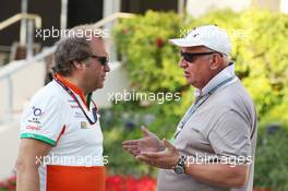 (L to R): Robert Fernley (GBR) Sahara Force India F1 Team Deputy Team Principal with Dieter Rencken (RSA) Journalist. 05.04.2014. Formula 1 World Championship, Rd 3, Bahrain Grand Prix, Sakhir, Bahrain, Qualifying Day.