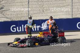Sebastian Vettel (GER) Red Bull Racing RB10 spins off the circuit in FP3. 05.04.2014. Formula 1 World Championship, Rd 3, Bahrain Grand Prix, Sakhir, Bahrain, Qualifying Day.