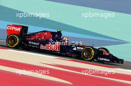 Daniil Kvyat (RUS) Scuderia Toro Rosso STR9. 05.04.2014. Formula 1 World Championship, Rd 3, Bahrain Grand Prix, Sakhir, Bahrain, Qualifying Day.