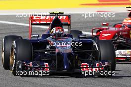 Daniil Kvyat (RUS) Scuderia Toro Rosso STR9. 05.04.2014. Formula 1 World Championship, Rd 3, Bahrain Grand Prix, Sakhir, Bahrain, Qualifying Day.