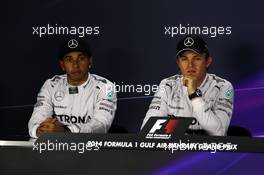 (L to R): Lewis Hamilton (GBR) Mercedes AMG F1 and team mate Nico Rosberg (GER) Mercedes AMG F1 in the FIA Press Conference. 05.04.2014. Formula 1 World Championship, Rd 3, Bahrain Grand Prix, Sakhir, Bahrain, Qualifying Day.