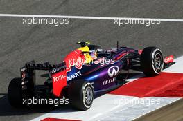 Daniel Ricciardo (AUS) Red Bull Racing RB10. 05.04.2014. Formula 1 World Championship, Rd 3, Bahrain Grand Prix, Sakhir, Bahrain, Qualifying Day.