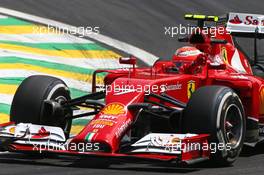Kimi Raikkonen (FIN) Ferrari F14-T removes a tear off from his visor. 07.11.2014. Formula 1 World Championship, Rd 18, Brazilian Grand Prix, Sao Paulo, Brazil, Practice Day.