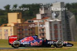 Daniil Kvyat (RUS) Scuderia Toro Rosso STR9. 07.11.2014. Formula 1 World Championship, Rd 18, Brazilian Grand Prix, Sao Paulo, Brazil, Practice Day.