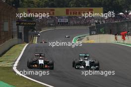Nico Hulkenberg (GER), Sahara Force India and Lewis Hamilton (GBR), Mercedes AMG F1 Team  09.11.2014. Formula 1 World Championship, Rd 18, Brazilian Grand Prix, Sao Paulo, Brazil, Race Day.