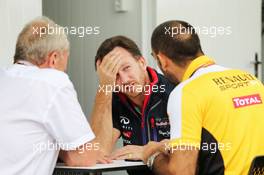 (L to R): Dr Helmut Marko (AUT) Red Bull Motorsport Consultant with Christian Horner (GBR) Red Bull Racing Team Principal and Cyril Abiteboul (FRA) Renault Sport F1 Managing Director. 08.11.2014. Formula 1 World Championship, Rd 18, Brazilian Grand Prix, Sao Paulo, Brazil, Qualifying Day.