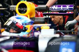 Adrian Newey (GBR) Red Bull Racing Chief Technical Officer looks at the Red Bull Racing RB10 of Sebastian Vettel (GER) Red Bull Racing RB10. 06.06.2014. Formula 1 World Championship, Rd 7, Canadian Grand Prix, Montreal, Canada, Practice Day.