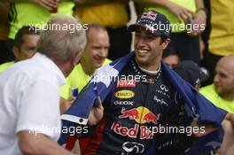 Race winner Daniel Ricciardo (AUS) Red Bull Racing celebrates with Dr Helmut Marko (AUT) Red Bull Motorsport Consultant and the team. 08.06.2014. Formula 1 World Championship, Rd 7, Canadian Grand Prix, Montreal, Canada, Race Day.