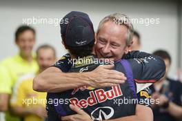 Race winner Daniel Ricciardo (AUS) Red Bull Racing celebrates with Jonathan Wheatley (GBR) Red Bull Racing Team Manager. 08.06.2014. Formula 1 World Championship, Rd 7, Canadian Grand Prix, Montreal, Canada, Race Day.