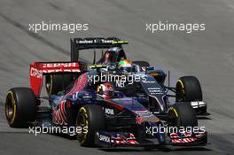Daniil Kvyat (RUS) Scuderia Toro Rosso STR9 and Esteban Gutierrez (MEX) Sauber C33 battle for position. 08.06.2014. Formula 1 World Championship, Rd 7, Canadian Grand Prix, Montreal, Canada, Race Day.