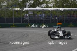 Lewis Hamilton (GBR) Mercedes AMG F1 W05 runs wide. 08.06.2014. Formula 1 World Championship, Rd 7, Canadian Grand Prix, Montreal, Canada, Race Day.