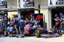 Jean-Eric Vergne (FRA) Scuderia Toro Rosso STR9 makes a pit stop. 08.06.2014. Formula 1 World Championship, Rd 7, Canadian Grand Prix, Montreal, Canada, Race Day.