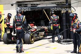 Pastor Maldonado (VEN) Lotus F1 E21 retires from the race as he pulls into his pit garage. 08.06.2014. Formula 1 World Championship, Rd 7, Canadian Grand Prix, Montreal, Canada, Race Day.