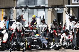 Esteban Gutierrez (MEX) Sauber C33 makes a pit stop. 08.06.2014. Formula 1 World Championship, Rd 7, Canadian Grand Prix, Montreal, Canada, Race Day.
