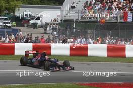 Daniil Kvyat (RUS) Scuderia Toro Rosso STR9 recovers from a spin. 08.06.2014. Formula 1 World Championship, Rd 7, Canadian Grand Prix, Montreal, Canada, Race Day.