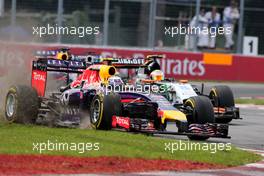 Daniel Ricciardo (AUS), Red Bull Racing overtakes Sergio Perez (MEX), Sahara Force India  08.06.2014. Formula 1 World Championship, Rd 7, Canadian Grand Prix, Montreal, Canada, Race Day.