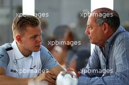 (L to R): Kevin Magnussen (DEN) McLaren with Ron Dennis (GBR) McLaren Executive Chairman. 07.06.2014. Formula 1 World Championship, Rd 7, Canadian Grand Prix, Montreal, Canada, Qualifying Day.