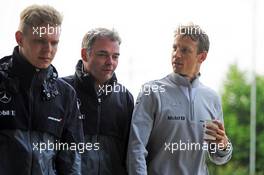 (L to R): Kevin Magnussen (DEN) McLaren with Dave Redding (GBR) McLaren Sporting Director and Jenson Button (GBR) McLaren. 18.04.2014. Formula 1 World Championship, Rd 4, Chinese Grand Prix, Shanghai, China, Practice Day.
