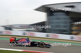 Daniil Kvyat (RUS) Scuderia Toro Rosso STR9. 18.04.2014. Formula 1 World Championship, Rd 4, Chinese Grand Prix, Shanghai, China, Practice Day.