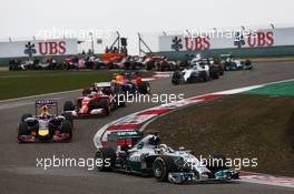 Lewis Hamilton (GBR) Mercedes AMG F1 W05 leads at the start of the race. 20.04.2014. Formula 1 World Championship, Rd 4, Chinese Grand Prix, Shanghai, China, Race Day.