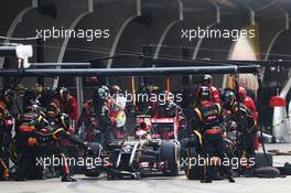 Pastor Maldonado (VEN) Lotus F1 E21 makes a pit stop. 20.04.2014. Formula 1 World Championship, Rd 4, Chinese Grand Prix, Shanghai, China, Race Day.