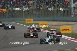 Lewis Hamilton (GBR) Mercedes AMG F1 W05 leads at the start of the race. 20.04.2014. Formula 1 World Championship, Rd 4, Chinese Grand Prix, Shanghai, China, Race Day.