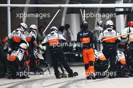 Sahara Force India F1 Team make a pit stop. 20.04.2014. Formula 1 World Championship, Rd 4, Chinese Grand Prix, Shanghai, China, Race Day.