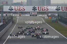 Lewis Hamilton (GBR) Mercedes AMG F1 W05 leads at the start of the race. 20.04.2014. Formula 1 World Championship, Rd 4, Chinese Grand Prix, Shanghai, China, Race Day.