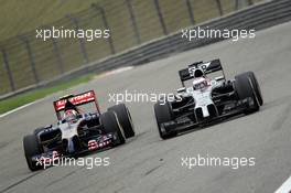 Daniil Kvyat (RUS) Scuderia Toro Rosso STR9 and Jenson Button (GBR) McLaren MP4-29 battle for position. 20.04.2014. Formula 1 World Championship, Rd 4, Chinese Grand Prix, Shanghai, China, Race Day.