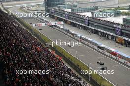 Daniil Kvyat (RUS) Scuderia Toro Rosso STR9 leads Sergio Perez (MEX) Sahara Force India F1 VJM07. 20.04.2014. Formula 1 World Championship, Rd 4, Chinese Grand Prix, Shanghai, China, Race Day.