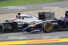 Daniil Kvyat (RUS) Scuderia Toro Rosso STR9 and Jenson Button (GBR) McLaren MP4-29 battle for position. 20.04.2014. Formula 1 World Championship, Rd 4, Chinese Grand Prix, Shanghai, China, Race Day.