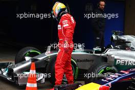 Fernando Alonso (ESP) Ferrari looks at the Mercedes AMG F1 W05 of Lewis Hamilton (GBR) Mercedes AMG F1 in parc ferme. 19.04.2014. Formula 1 World Championship, Rd 4, Chinese Grand Prix, Shanghai, China, Qualifying Day.