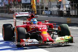 Fernando Alonso (ESP) Ferrari F14-T running flow-vis paint on the front wing. 09.05.2014. Formula 1 World Championship, Rd 5, Spanish Grand Prix, Barcelona, Spain, Practice Day.
