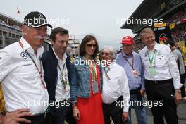 Dr. Dieter Zetsche (GER) Daimler AG CEO (Left), Bernie Ecclestone (GBR) and Niki Lauda (AUT) Mercedes Non-Executive Chairman on the grid. 11.05.2014. Formula 1 World Championship, Rd 5, Spanish Grand Prix, Barcelona, Spain, Race Day.