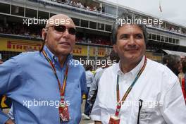 (L to R): Peter Brabeck-Letmathe (AUT) Formula One Chairman with Pasquale Lattuneddu (ITA) of the FOM on the grid. 11.05.2014. Formula 1 World Championship, Rd 5, Spanish Grand Prix, Barcelona, Spain, Race Day.