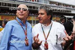 (L to R): Peter Brabeck-Letmathe (AUT) Formula One Chairman with Pasquale Lattuneddu (ITA) of the FOM on the grid. 11.05.2014. Formula 1 World Championship, Rd 5, Spanish Grand Prix, Barcelona, Spain, Race Day.