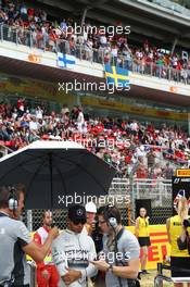 Lewis Hamilton (GBR) Mercedes AMG F1 on the grid. 11.05.2014. Formula 1 World Championship, Rd 5, Spanish Grand Prix, Barcelona, Spain, Race Day.