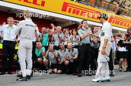 race winner Lewis Hamilton (GBR) Mercedes AMG F1 celebrates with the team. 11.05.2014. Formula 1 World Championship, Rd 5, Spanish Grand Prix, Barcelona, Spain, Race Day.