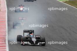 Adrian Sutil (GER) Sauber C33 locks up under braking. 11.05.2014. Formula 1 World Championship, Rd 5, Spanish Grand Prix, Barcelona, Spain, Race Day.