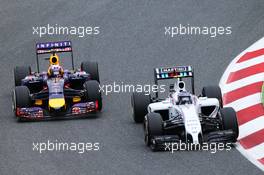 (L to R): Daniel Ricciardo (AUS) Red Bull Racing RB10 and Valtteri Bottas (FIN) Williams FW36 battle for position. 11.05.2014. Formula 1 World Championship, Rd 5, Spanish Grand Prix, Barcelona, Spain, Race Day.