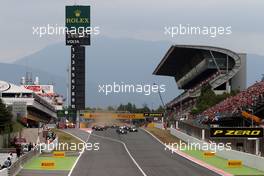 Start of the race, Lewis Hamilton (GBR), Mercedes AMG F1 Team  11.05.2014. Formula 1 World Championship, Rd 5, Spanish Grand Prix, Barcelona, Spain, Race Day.