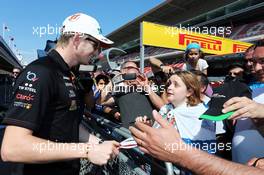Nico Hulkenberg (GER) Sahara Force India F1 with fans in the pits. 08.05.2014. Formula 1 World Championship, Rd 5, Spanish Grand Prix, Barcelona, Spain, Preparation Day.