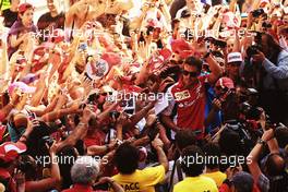 Fernando Alonso (ESP) Ferrari with the fans in the pits. 08.05.2014. Formula 1 World Championship, Rd 5, Spanish Grand Prix, Barcelona, Spain, Preparation Day.