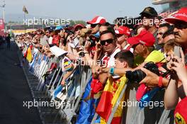 Fans in the pits. 08.05.2014. Formula 1 World Championship, Rd 5, Spanish Grand Prix, Barcelona, Spain, Preparation Day.
