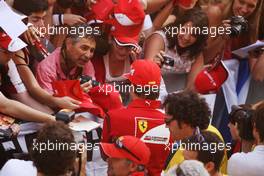 Fernando Alonso (ESP) Ferrari signs autographs for the fans in the pits. 08.05.2014. Formula 1 World Championship, Rd 5, Spanish Grand Prix, Barcelona, Spain, Preparation Day.