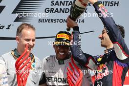 Lewis Hamilton (GBR), Mercedes AMG F1 Team and Daniel Ricciardo (AUS), Red Bull Racing  06.07.2014. Formula 1 World Championship, Rd 9, British Grand Prix, Silverstone, England, Race Day.