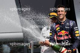 Daniel Ricciardo (AUS), Red Bull Racing and Lewis Hamilton (GBR), Mercedes AMG F1 Team  06.07.2014. Formula 1 World Championship, Rd 9, British Grand Prix, Silverstone, England, Race Day.